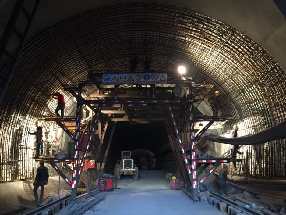 重庆市午夜十八禁四号线太平冲站至唐家沱站暗挖段施工