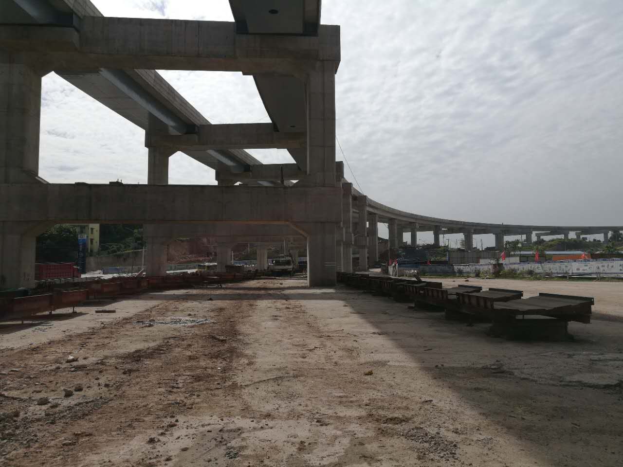 重庆市午夜十八禁四号线港城站至太平冲站高架段施工