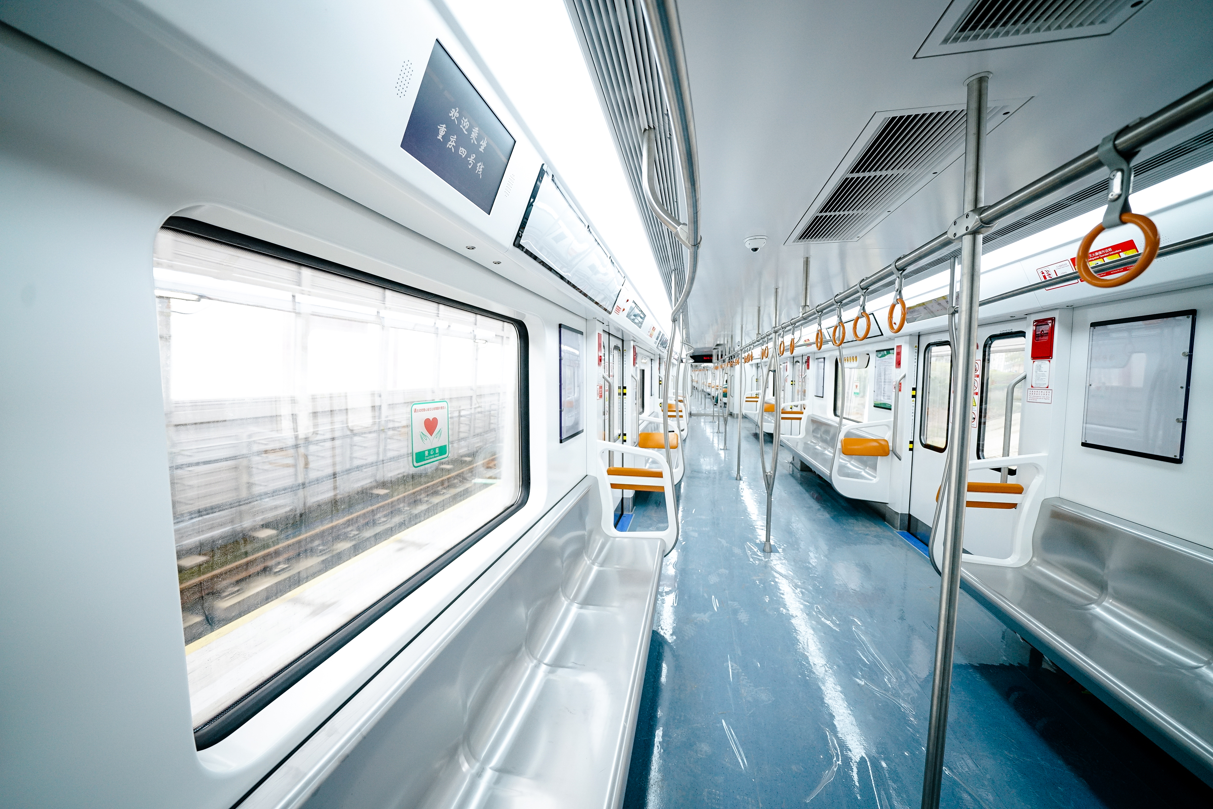 重庆午夜十八禁四号线车辆内部实景