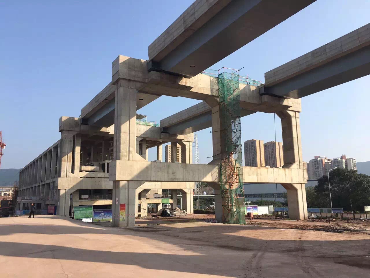 重庆午夜十八禁四号线高架桥施工